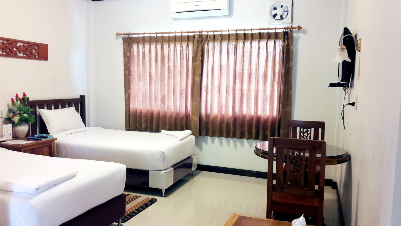 Khum Nakhon Hotel ナコーンシータンマラート エクステリア 写真