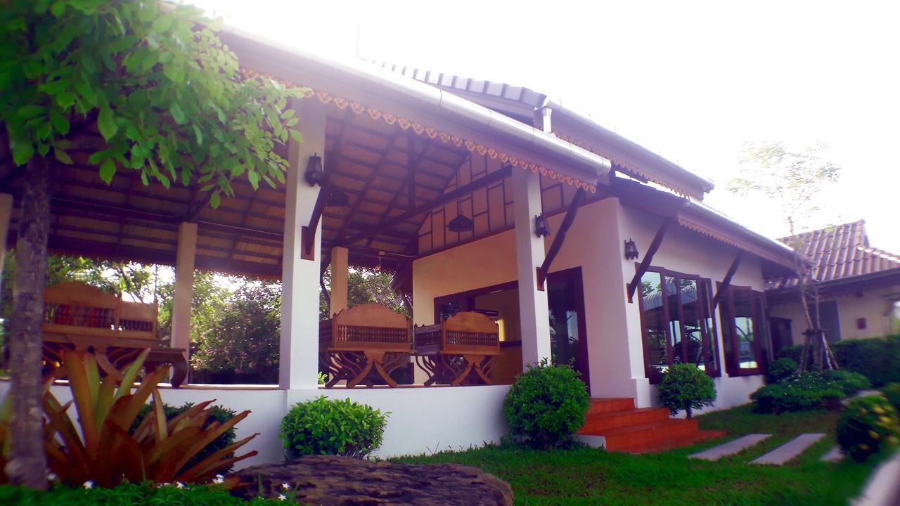 Khum Nakhon Hotel ナコーンシータンマラート エクステリア 写真