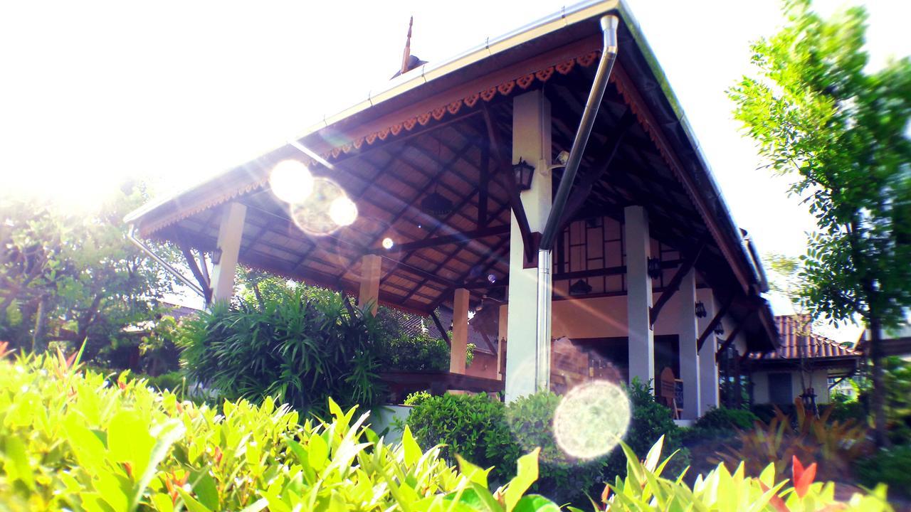 Khum Nakhon Hotel ナコーンシータンマラート エクステリア 写真