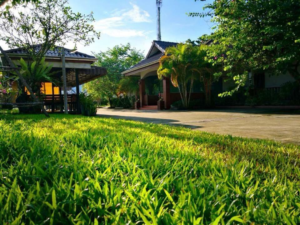 Khum Nakhon Hotel ナコーンシータンマラート エクステリア 写真