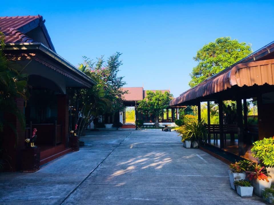Khum Nakhon Hotel ナコーンシータンマラート エクステリア 写真